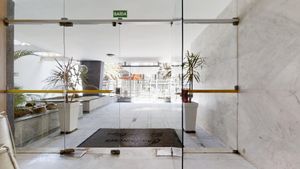 Image 30 - 379136